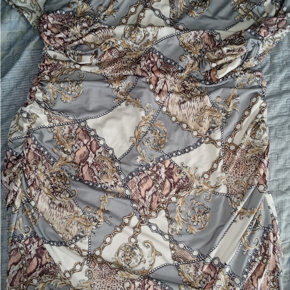 Chic Chain Patterned Dress - Picture 2 of 4